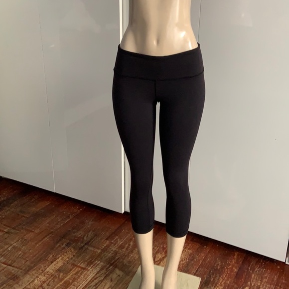 Lululemon crop leggings size 8